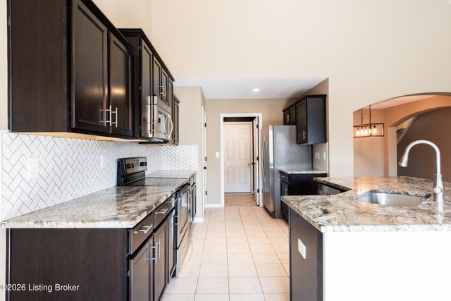 307 Brookfield View Dr, Louisville, KY 40245