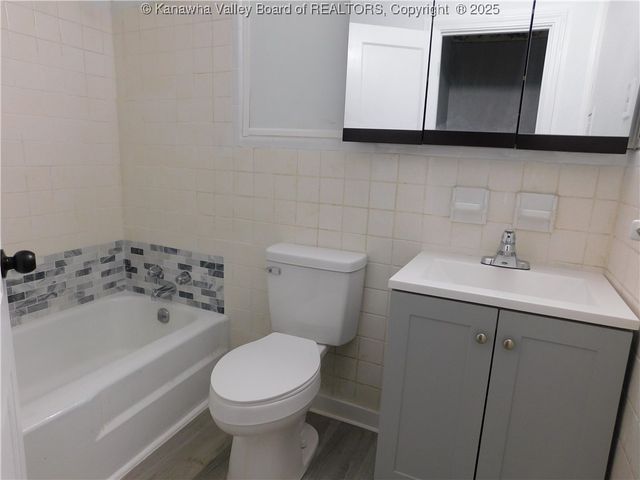 112 Pennsylvania Avenue N, St Albans, WV 25177