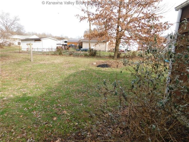 112 Pennsylvania Avenue N, St Albans, WV 25177