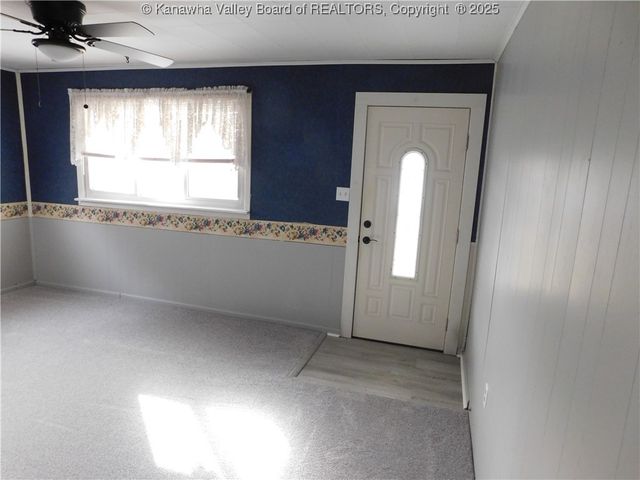 112 Pennsylvania Avenue N, St Albans, WV 25177