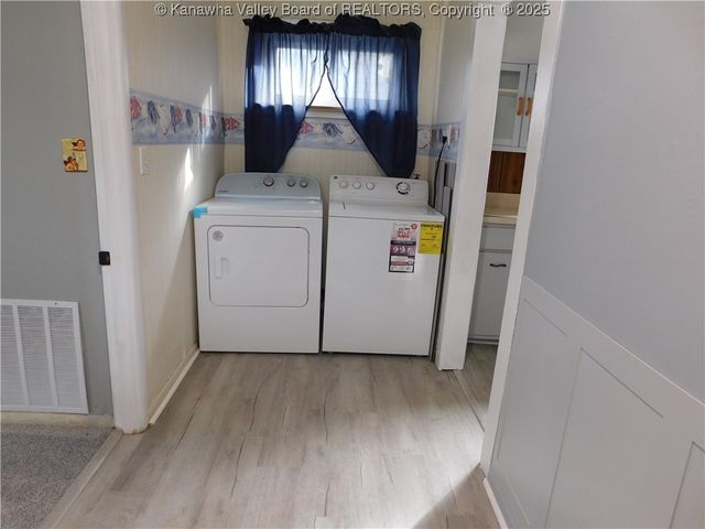 112 Pennsylvania Avenue N, St Albans, WV 25177