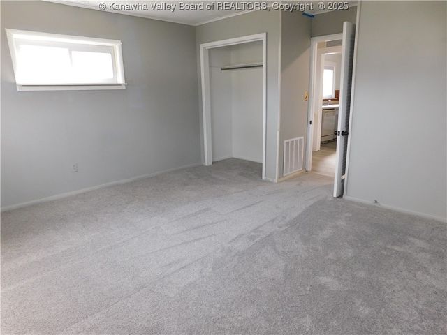 112 Pennsylvania Avenue N, St Albans, WV 25177