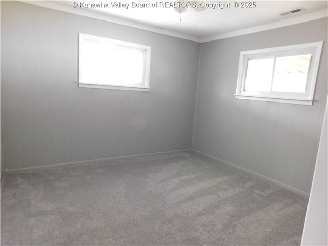 112 Pennsylvania Avenue N, St Albans, WV 25177