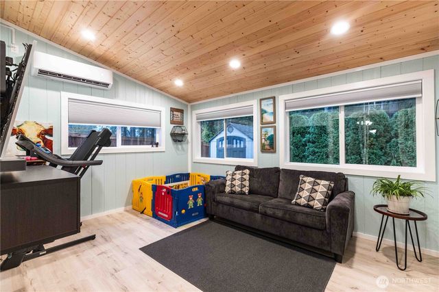 2291 SE Abernathy Ct, Port Orchard, WA 98366