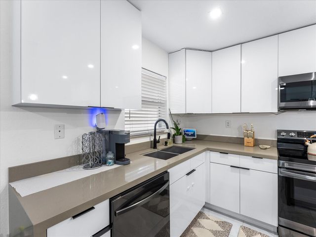 2848 NW 9th Place, Fort Lauderdale, FL 33311