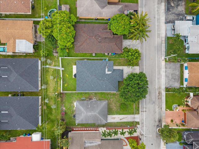 2848 NW 9th Place, Fort Lauderdale, FL 33311