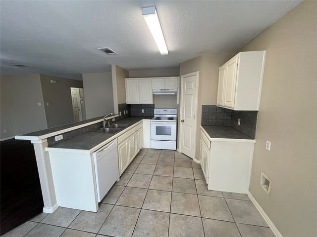 112 Kennedy Drive, Terrell, TX 75160