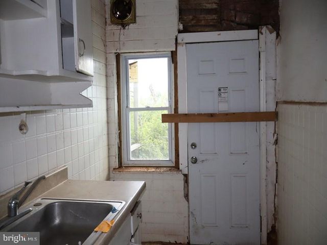 6702 LINMORE AVE, Philadelphia, PA 19142