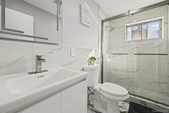 88 N Penataquit Avenue, Bay Shore, NY 11706