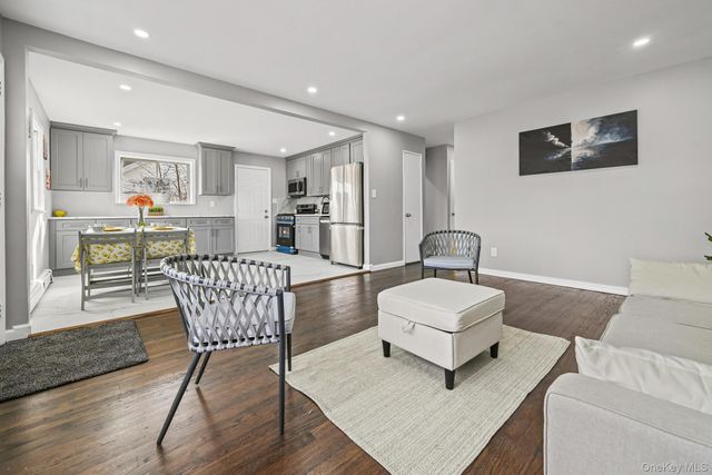 88 N Penataquit Avenue, Bay Shore, NY 11706