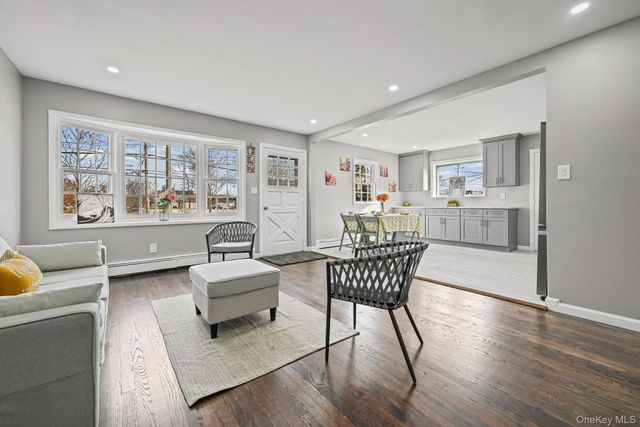 88 N Penataquit Avenue, Bay Shore, NY 11706