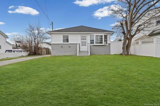 88 N Penataquit Avenue, Bay Shore, NY 11706