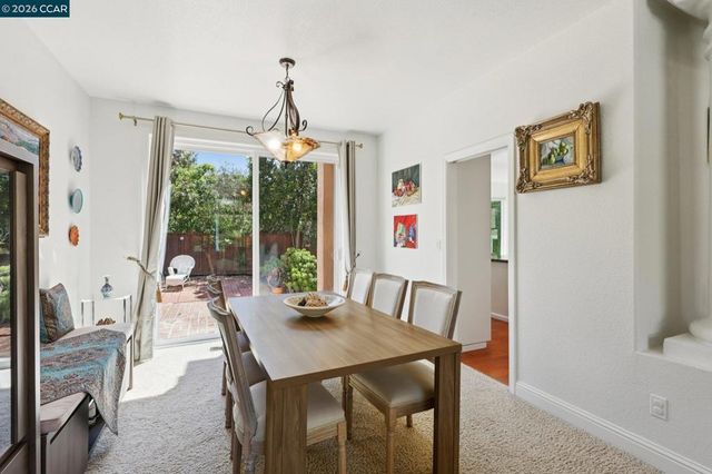 242 El Pueblo Pl, Clayton, CA 94517