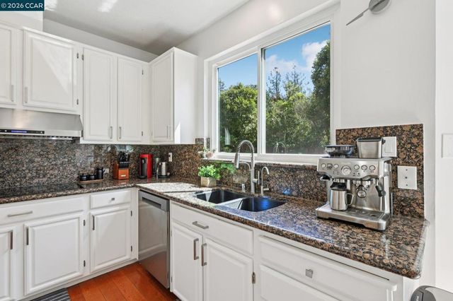 242 El Pueblo Pl, Clayton, CA 94517