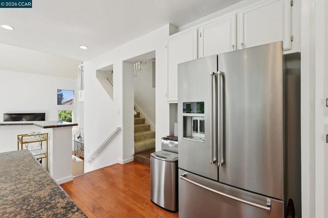 242 El Pueblo Pl, Clayton, CA 94517