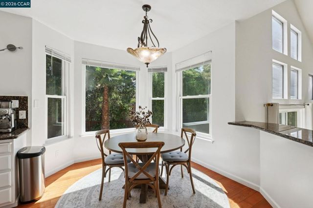 242 El Pueblo Pl, Clayton, CA 94517