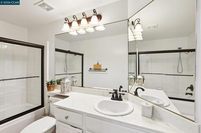 242 El Pueblo Pl, Clayton, CA 94517