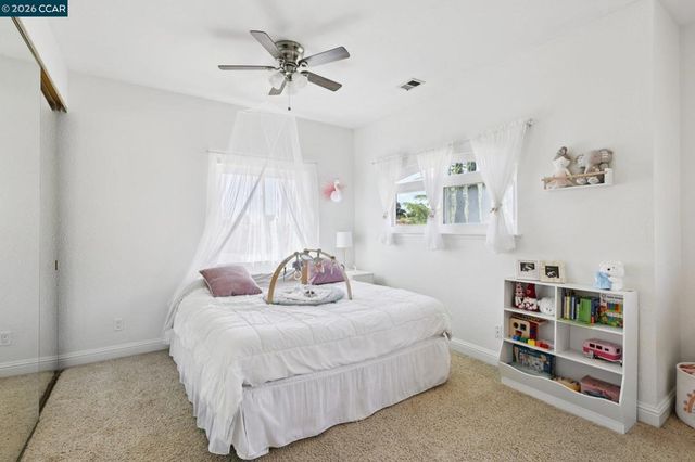 242 El Pueblo Pl, Clayton, CA 94517