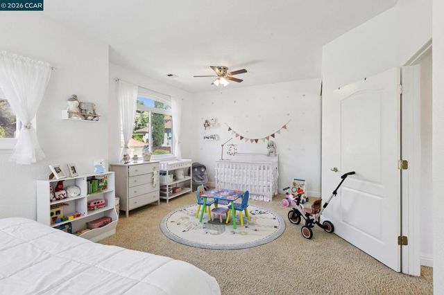 242 El Pueblo Pl, Clayton, CA 94517