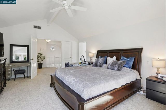 242 El Pueblo Pl, Clayton, CA 94517