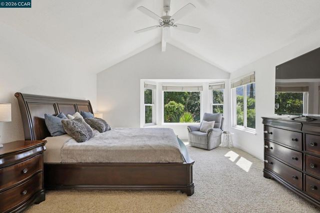 242 El Pueblo Pl, Clayton, CA 94517