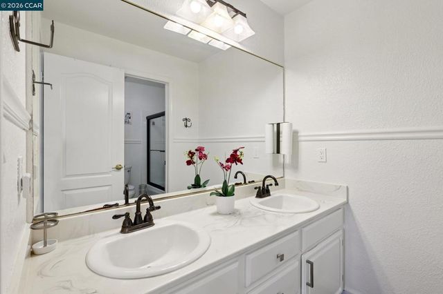 242 El Pueblo Pl, Clayton, CA 94517