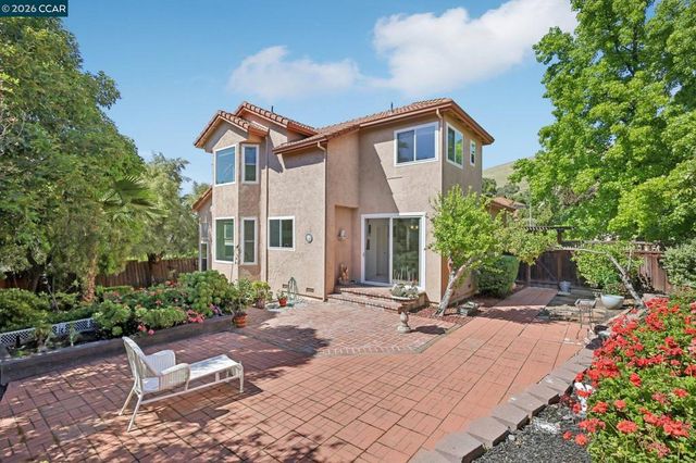 242 El Pueblo Pl, Clayton, CA 94517