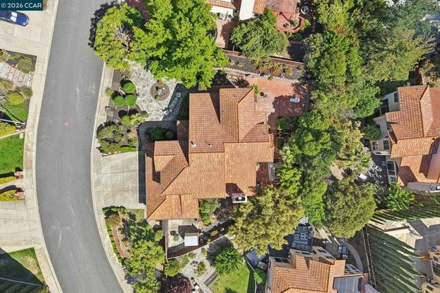 242 El Pueblo Pl, Clayton, CA 94517