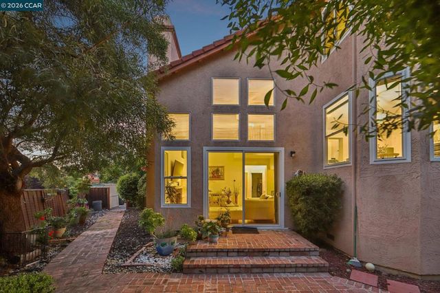 242 El Pueblo Pl, Clayton, CA 94517