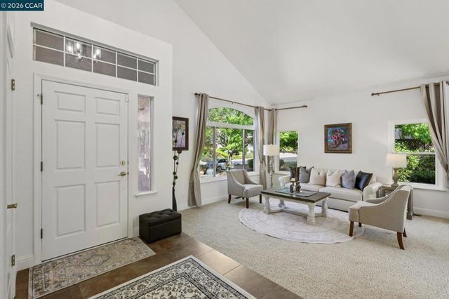 242 El Pueblo Pl, Clayton, CA 94517