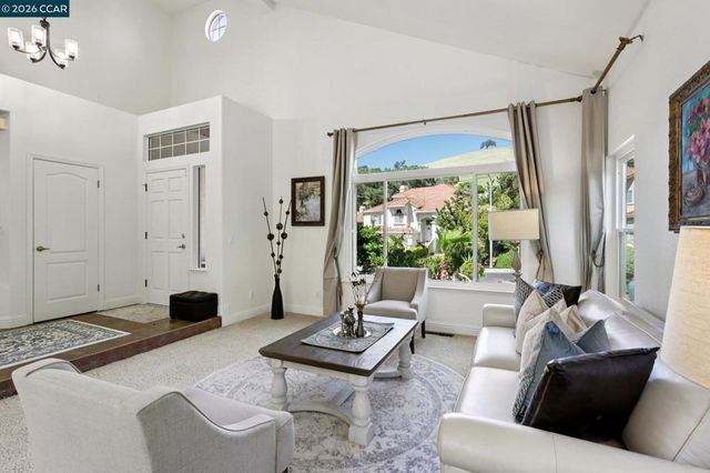 242 El Pueblo Pl, Clayton, CA 94517