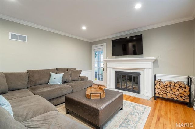 4 Garden Lane, St Louis, MO 63122