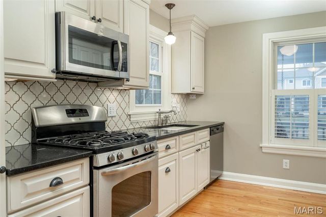 4 Garden Lane, St Louis, MO 63122