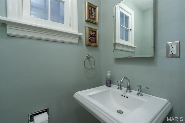 4 Garden Lane, St Louis, MO 63122