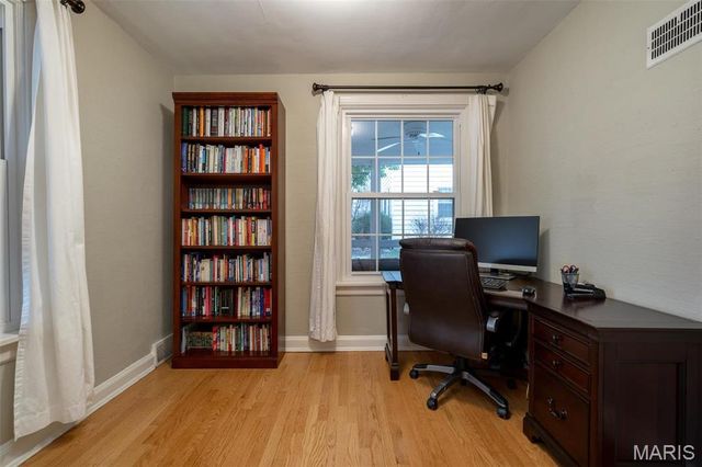 4 Garden Lane, St Louis, MO 63122