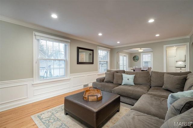 4 Garden Lane, St Louis, MO 63122