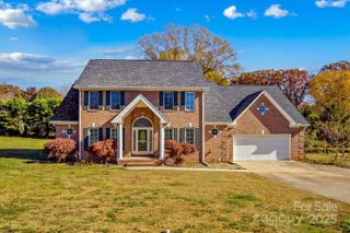 324 Gaston Court, Statesville, NC 28625