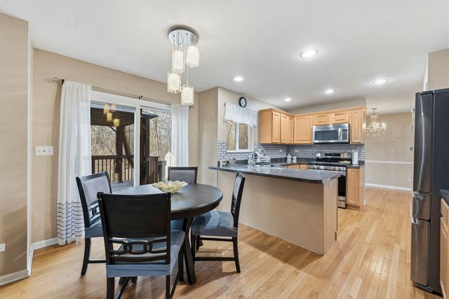 138 Emerald Drive, Streamwood, IL 60107