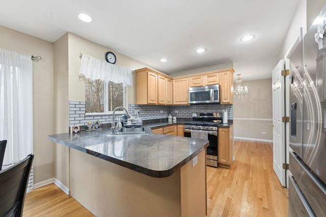 138 Emerald Drive, Streamwood, IL 60107