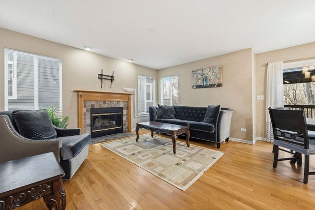 138 Emerald Drive, Streamwood, IL 60107