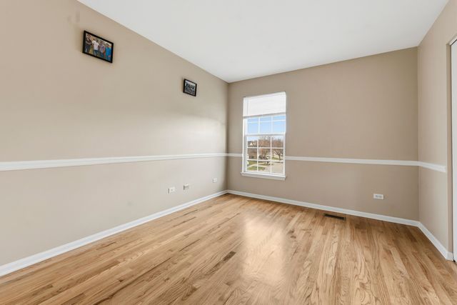 138 Emerald Drive, Streamwood, IL 60107