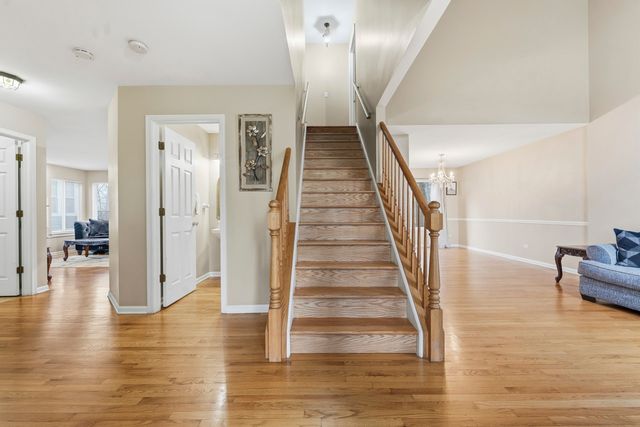 138 Emerald Drive, Streamwood, IL 60107