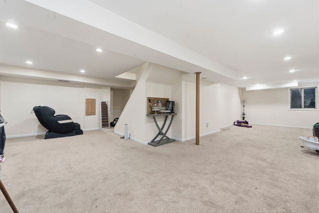 138 Emerald Drive, Streamwood, IL 60107