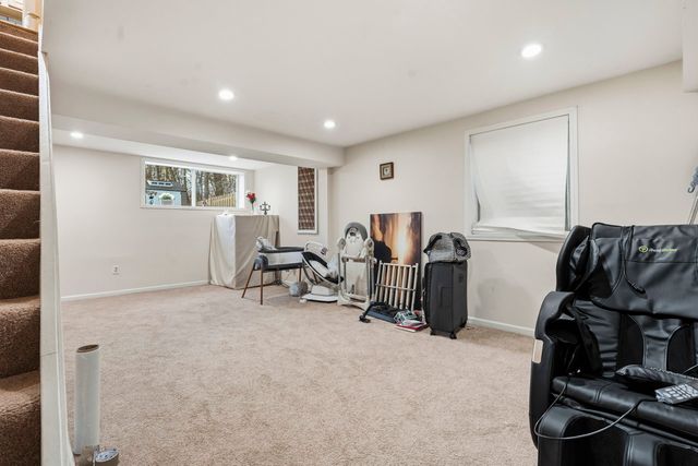 138 Emerald Drive, Streamwood, IL 60107