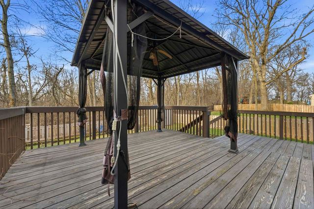 138 Emerald Drive, Streamwood, IL 60107