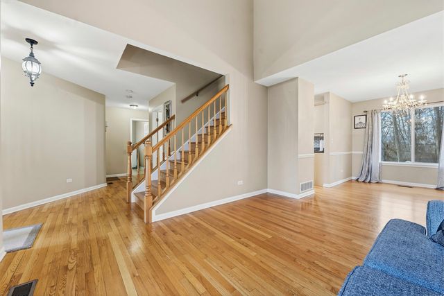 138 Emerald Drive, Streamwood, IL 60107