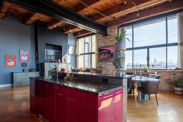 2614 N Clybourn Avenue 301, Chicago, IL 60614