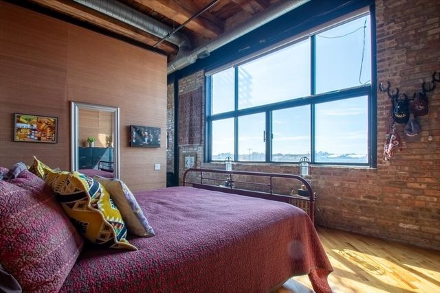 2614 N Clybourn Avenue 301, Chicago, IL 60614