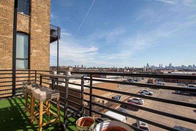 2614 N Clybourn Avenue 301, Chicago, IL 60614