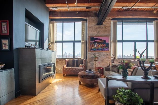 2614 N Clybourn Avenue 301, Chicago, IL 60614